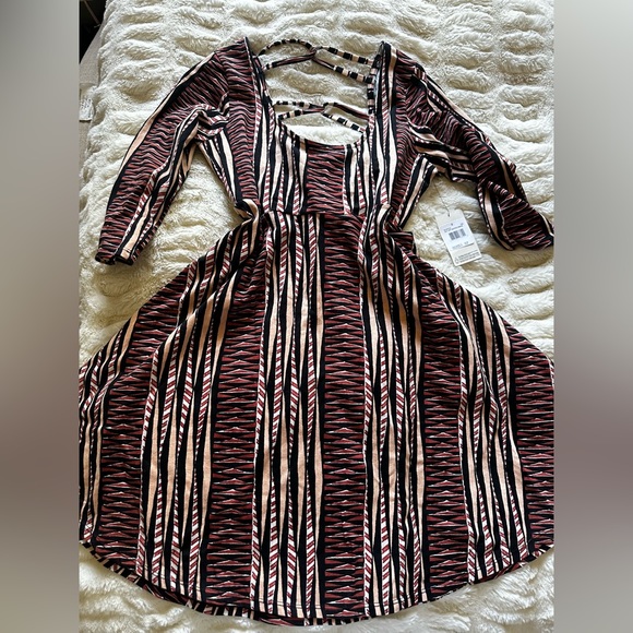 💓 Volcom skater dress stretchy small streetwear fit and flare new - Picture 1 of 2